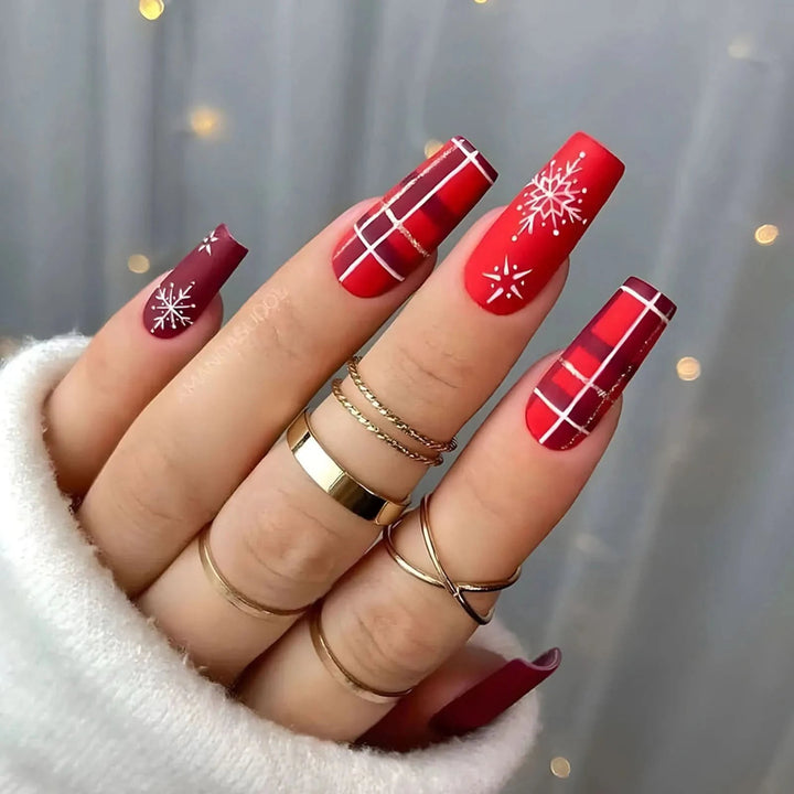 24pcs Christmas Hat Fake Nails Sweet Elk Deer False Nails Wearable Detachable Short French Press on Nails for Christmas Gifts - Nikki Love Nails