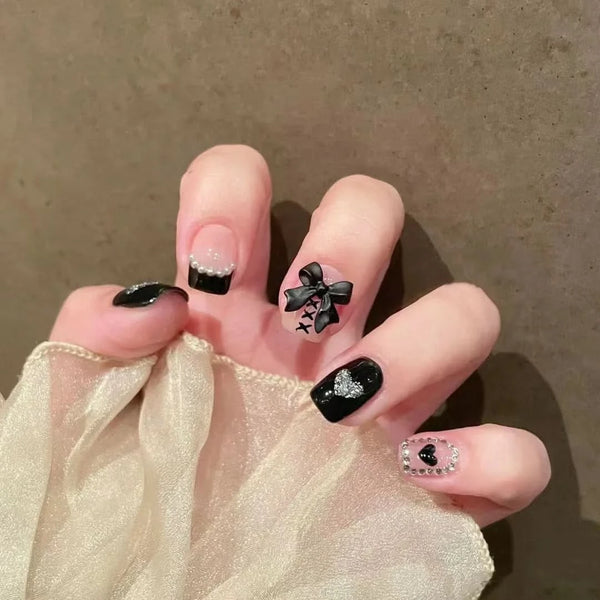 Short French Fake Nails Black Bow Design Press on Nail Tips with Glitter Love Heart Pattern Artificial Nail Tips for Girls 24pcs